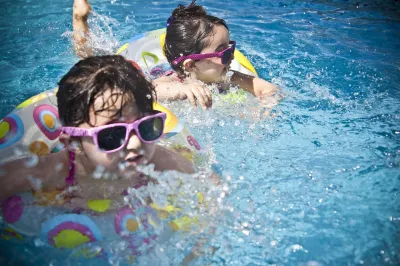 Swimming pool heatwave cool off
